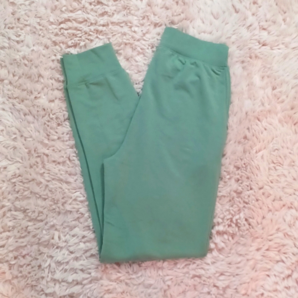 HUE Lightweight Stretchy Jogger Pants